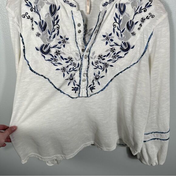 Free People Sundance Embroidered Henley Blouse Top Size Medium Bohemian Coastal - Picture 5 of 16